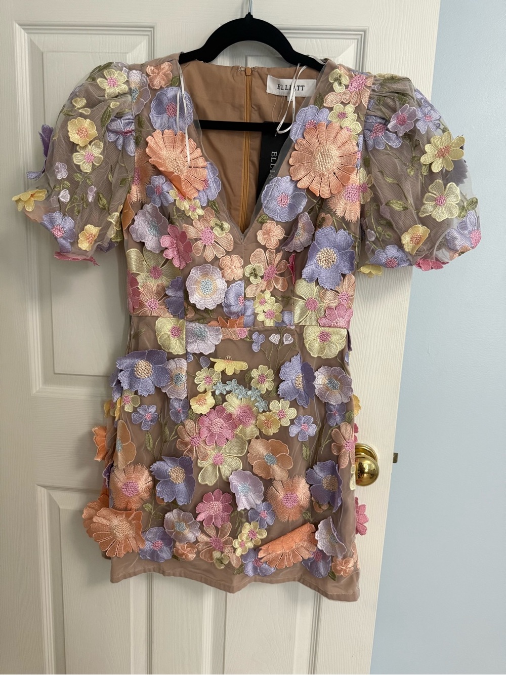 Elliatt Anthea Embroidered V-Neck Mini Dress in Multi Pastel NWT - Picture 6 of 7
